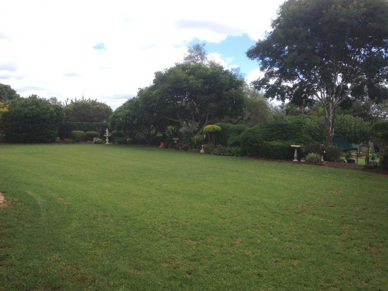 8 Tarong Drive, Kingaroy QLD 4610