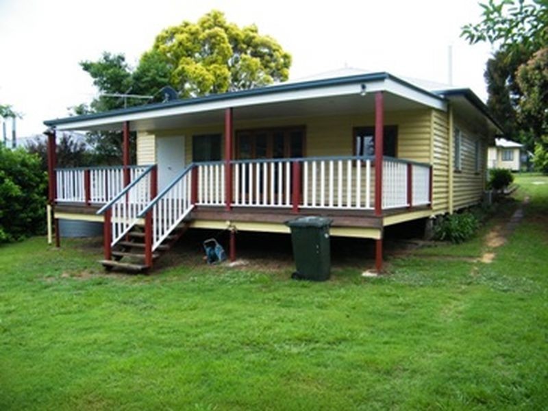 27 Fitzroy Street, Kingaroy QLD 4610