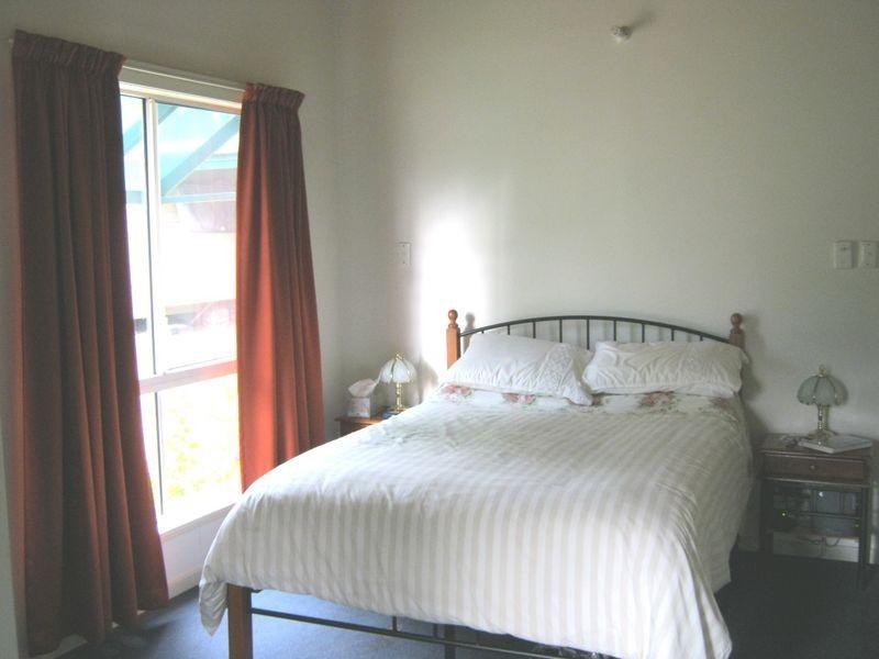 27 Farr Ct, Wattle Camp QLD 4615