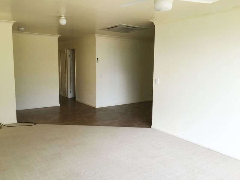 8 Neville Place, Kingaroy QLD 4610