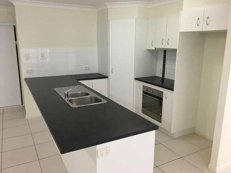 8 Parkside Drive, Kingaroy QLD 4610