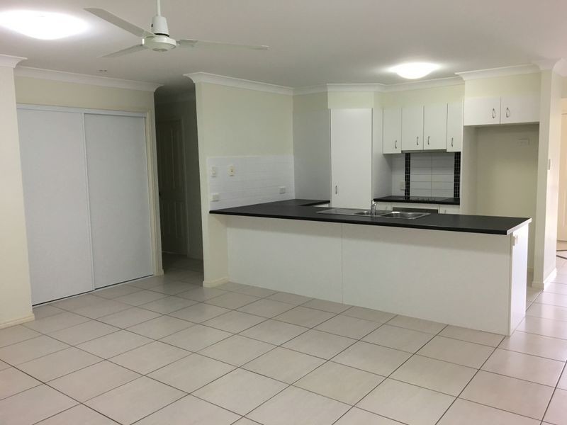8 Parkside Drive, Kingaroy QLD 4610