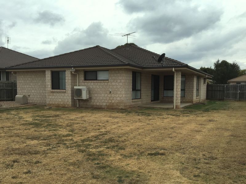 8 Parkside Drive, Kingaroy QLD 4610
