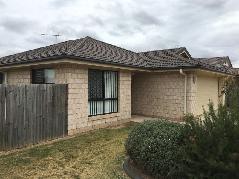 8 Parkside Drive, Kingaroy QLD 4610