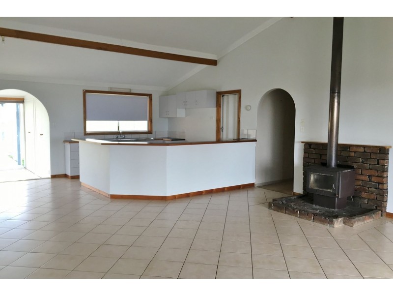 42 Hicken Way, Nanango QLD 4615