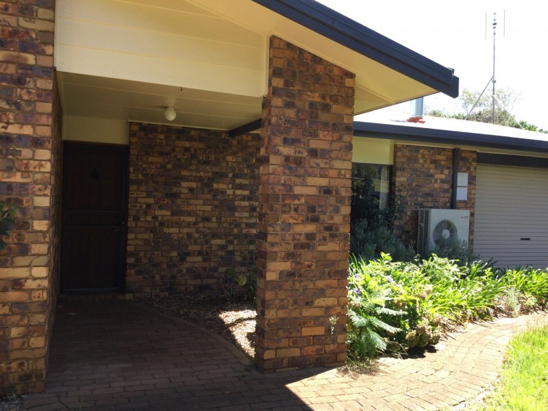 16 Murray Parade, Kingaroy QLD 4610