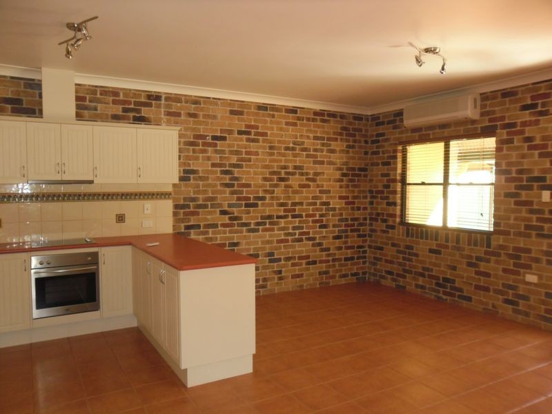 Unit 2/36 Walter Road, Kingaroy QLD 4610