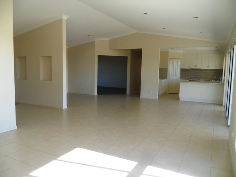 98-100 Rosella Parade, Kingaroy QLD 4610