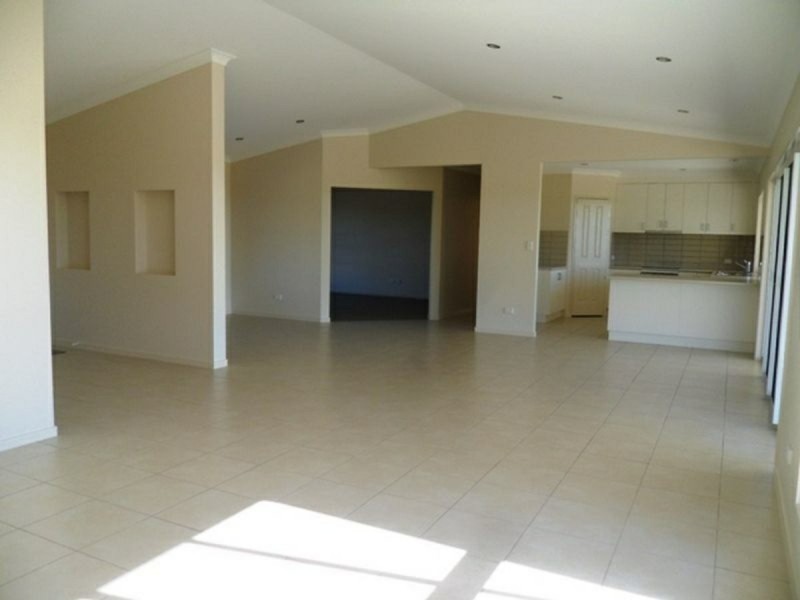 98-100 Rosella Parade, Kingaroy QLD 4610