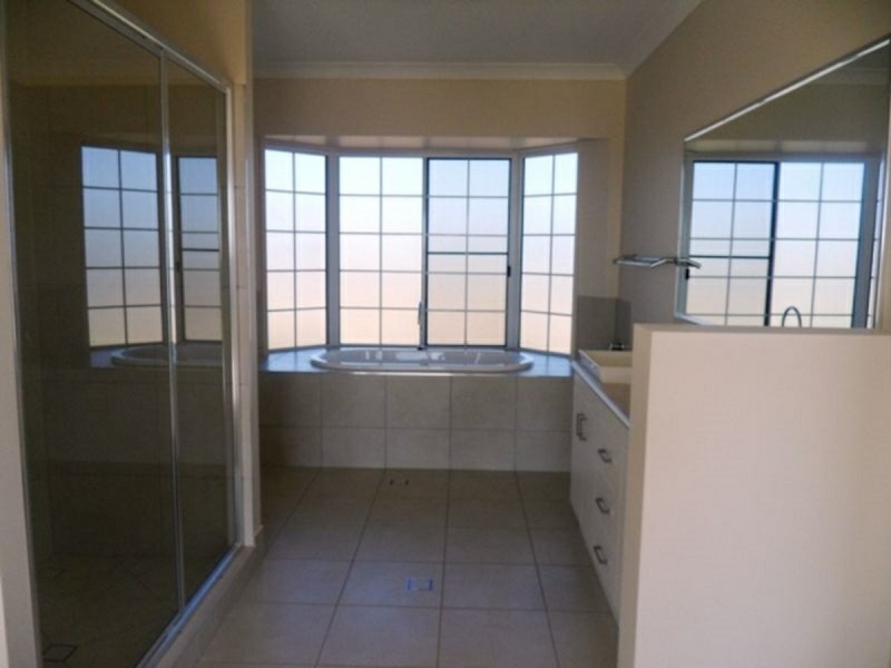 98-100 Rosella Parade, Kingaroy QLD 4610