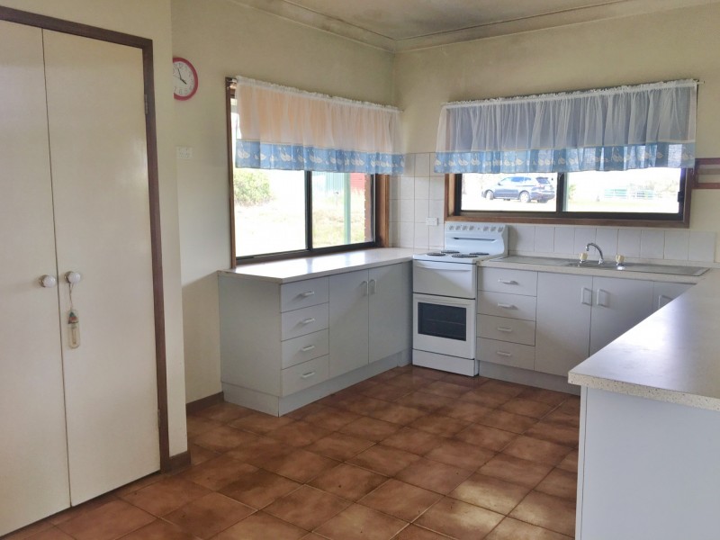 46 Hilltop Drive, Ellesmere QLD 4610