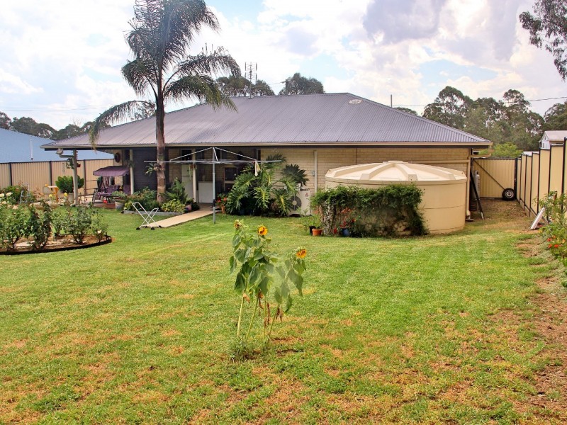 10 Dalkeith Street, Nanango QLD 4615