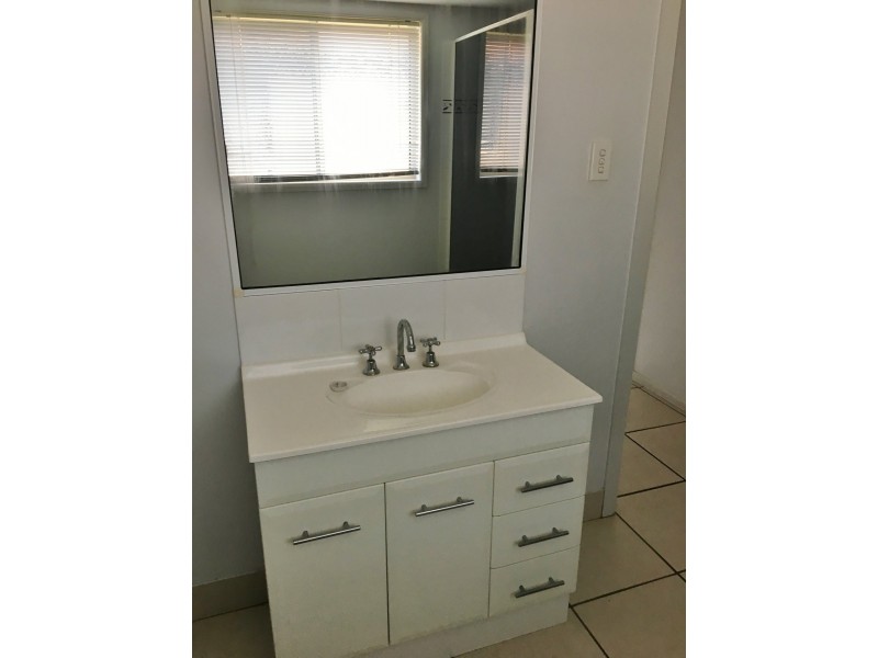 Unit 4/32-34 James Street, Kingaroy QLD 4610