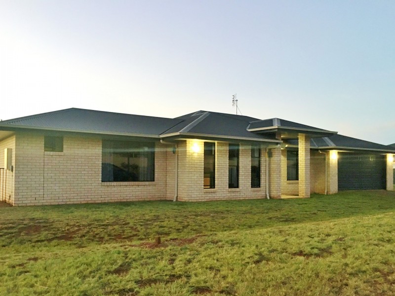17 Bridgeman Parade, Kingaroy QLD 4610