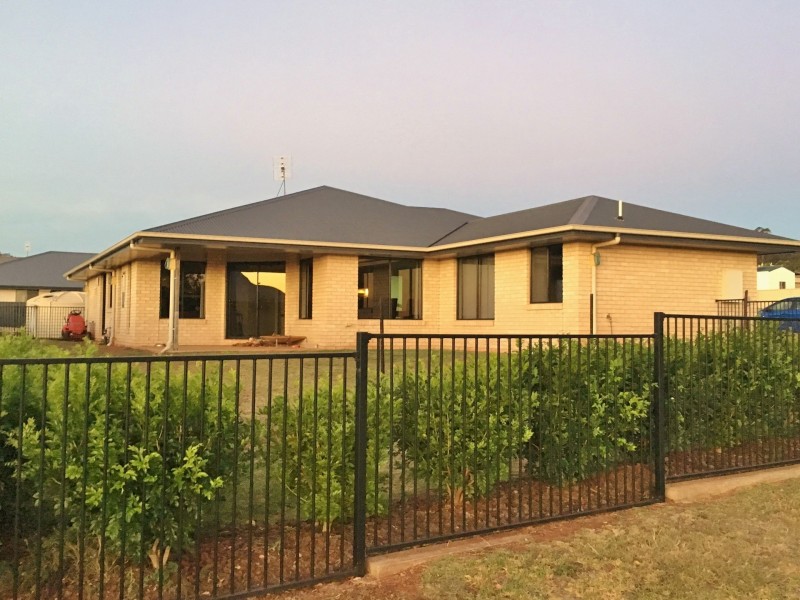 17 Bridgeman Parade, Kingaroy QLD 4610