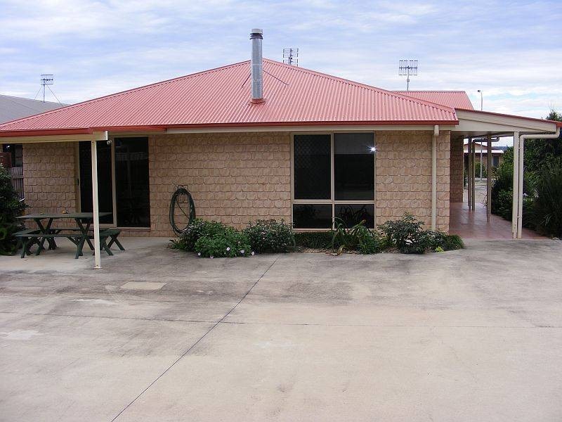 2/37 Grant Crescent, Wondai QLD 4606