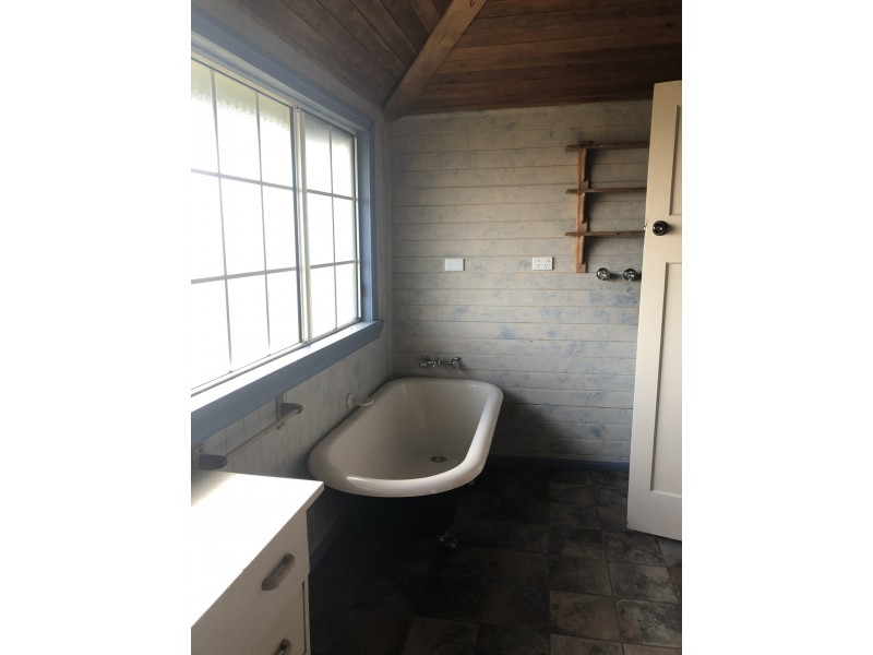 9 Meek Street, Tingoora QLD 4608