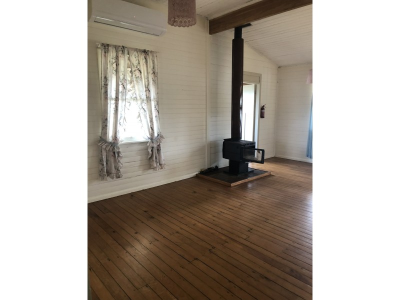 9 Meek Street, Tingoora QLD 4608