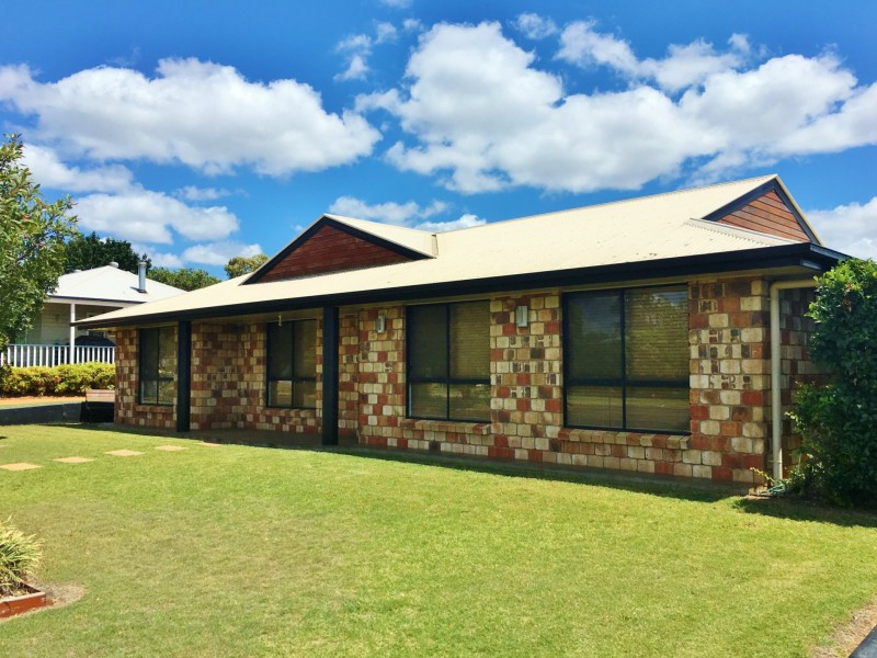18 Olive Grove, Kingaroy QLD 4610
