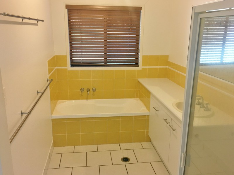 18 Olive Grove, Kingaroy QLD 4610