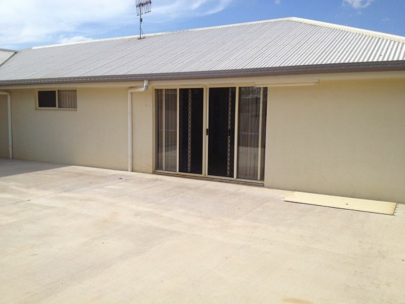 2/22 McIlhatton Street, Wondai QLD 4606