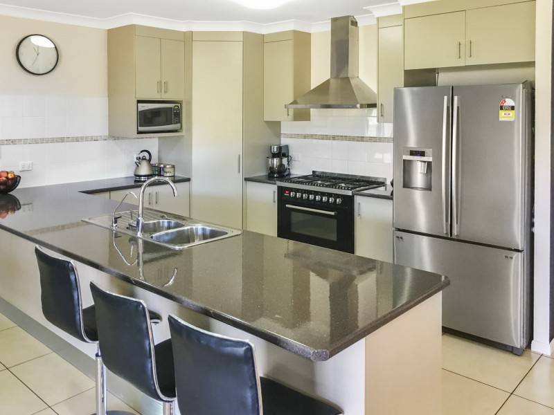 33-35 Premier Drive, Kingaroy QLD 4610