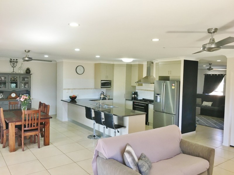 33-35 Premier Drive, Kingaroy QLD 4610