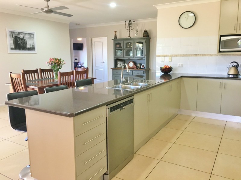 33-35 Premier Drive, Kingaroy QLD 4610