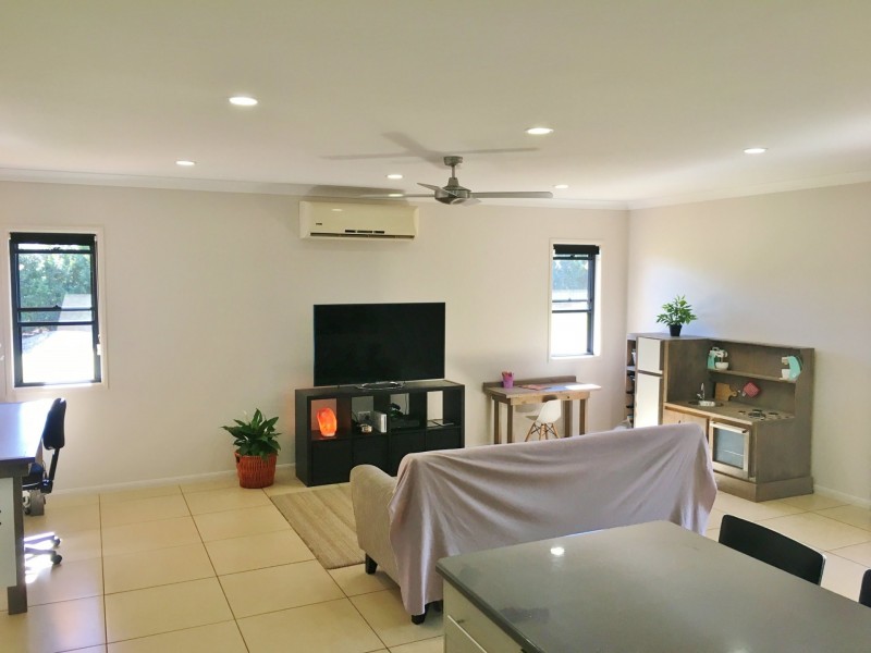 33-35 Premier Drive, Kingaroy QLD 4610