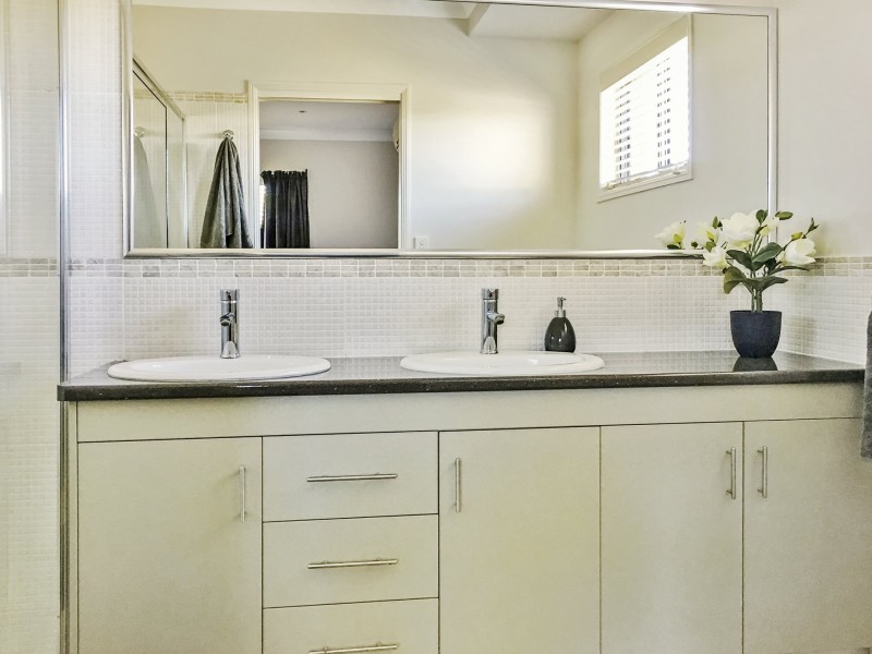 33-35 Premier Drive, Kingaroy QLD 4610