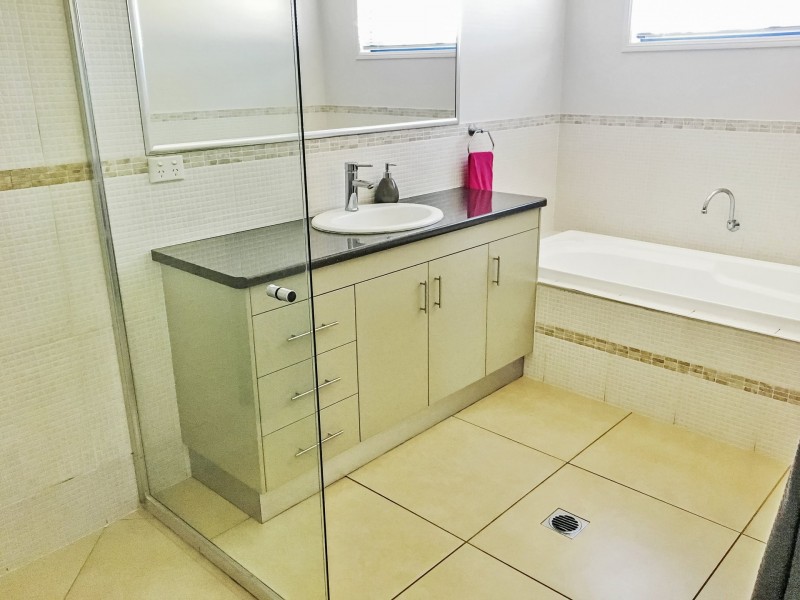 33-35 Premier Drive, Kingaroy QLD 4610