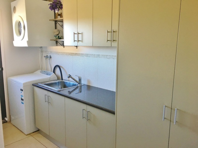 33-35 Premier Drive, Kingaroy QLD 4610