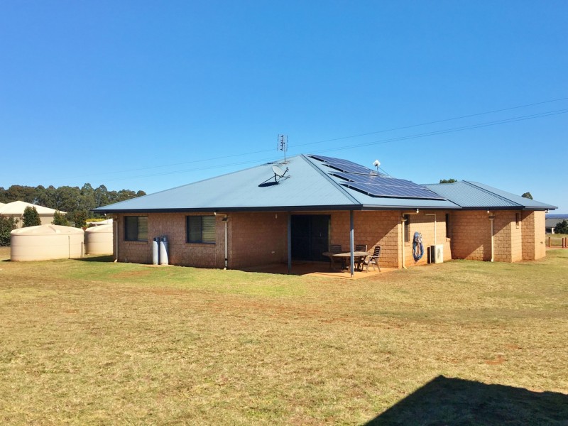 33-35 Premier Drive, Kingaroy QLD 4610