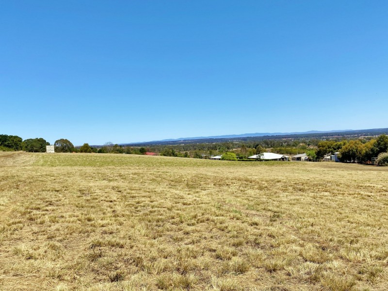 4 Crows Ash Crescent, Kingaroy QLD 4610