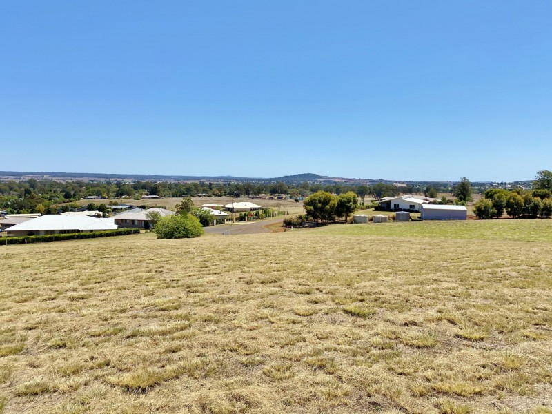 8 Crows Ash Crescent, Kingaroy QLD 4610