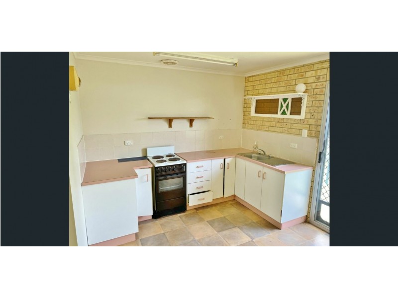 Unit 8/88 Walter Road, Kingaroy QLD 4610