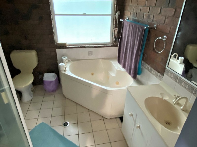 13 McIlhatton Street, Wondai QLD 4606