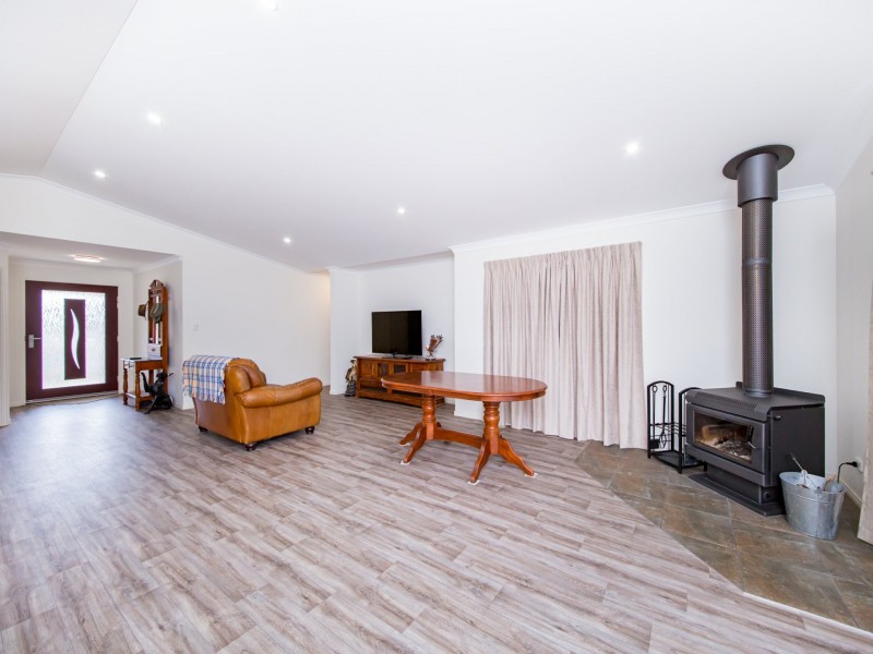27 Warren Court, Wondai QLD 4606