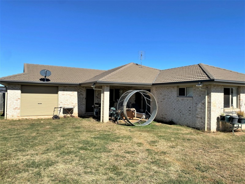 11 Oasis Drive, Kingaroy QLD 4610