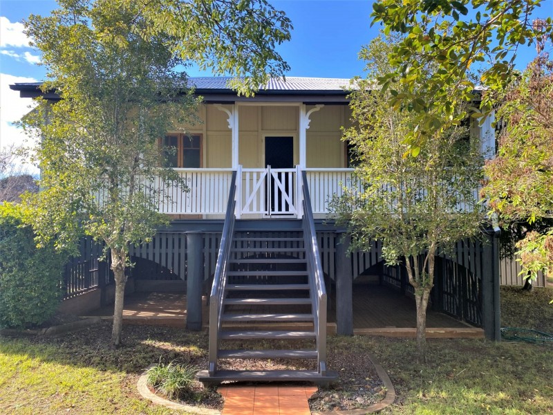 8 Fisher Street, Kingaroy QLD 4610