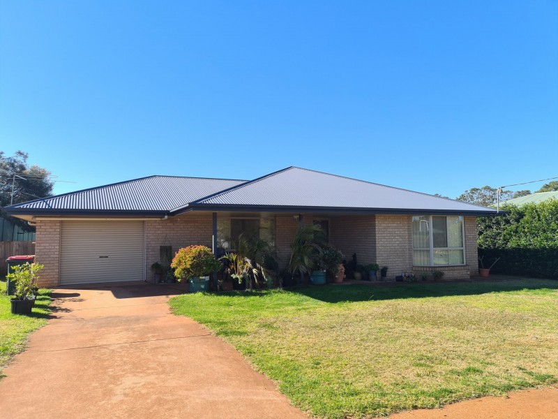 16 Frederick Street, Wooroolin QLD 4608