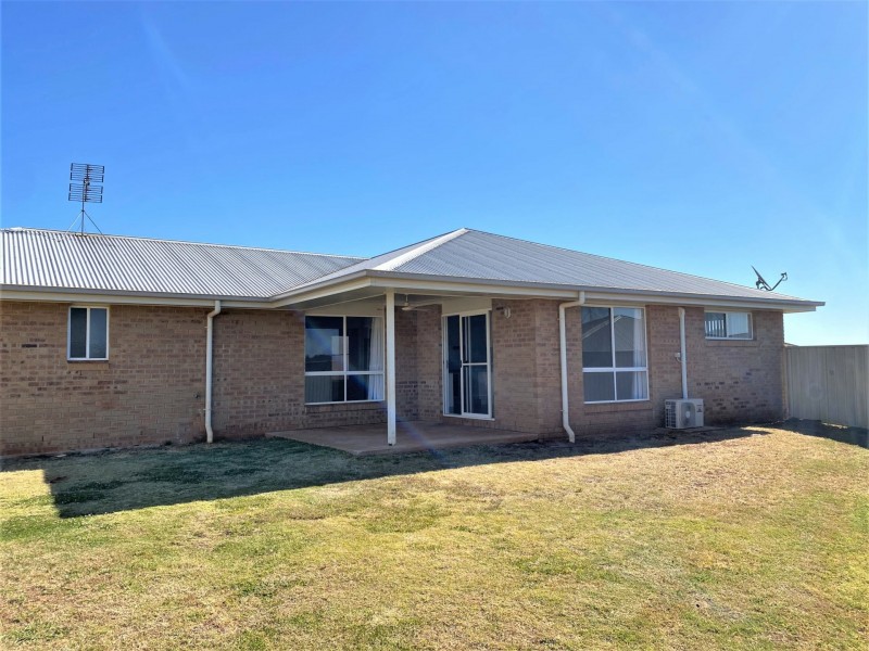 11 Lara Court, Kingaroy QLD 4610