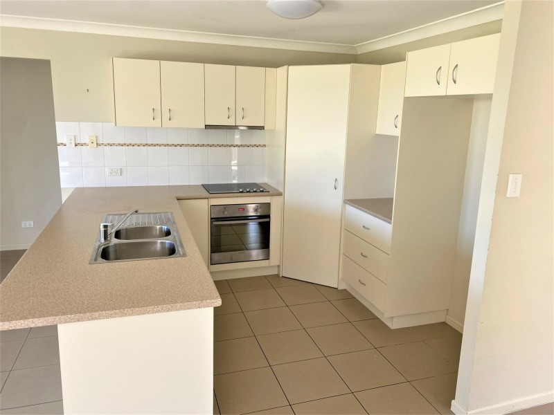 4 Oasis Drive, Kingaroy QLD 4610