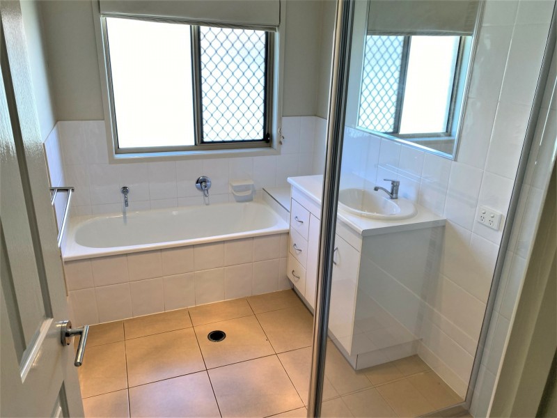 4 Oasis Drive, Kingaroy QLD 4610