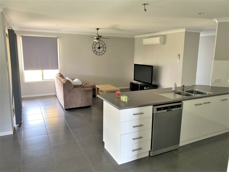 12 Hillview Parade, Kingaroy QLD 4610