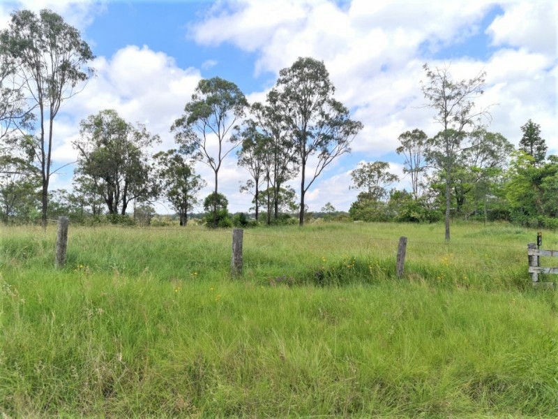 64 Acacia Drive, Ellesmere QLD 4610