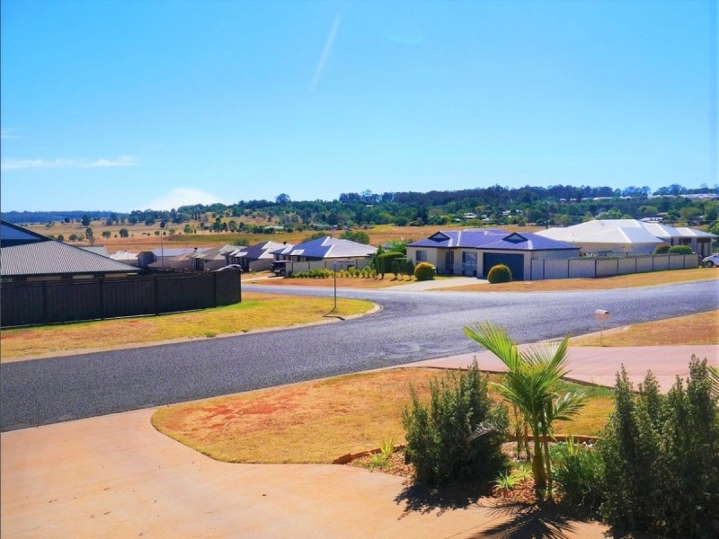 7 Poinciana Ave, Kingaroy QLD 4610