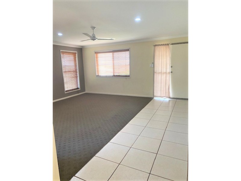 7 Poinciana Ave, Kingaroy QLD 4610