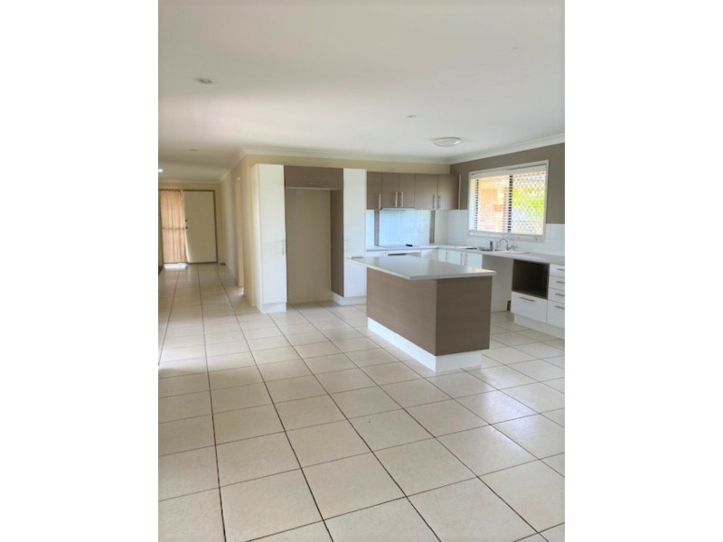 7 Poinciana Ave, Kingaroy QLD 4610