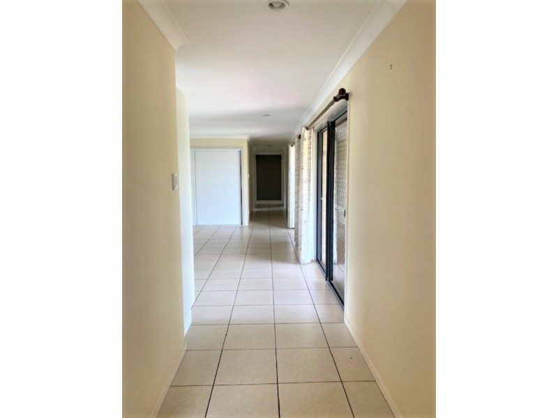 7 Poinciana Ave, Kingaroy QLD 4610